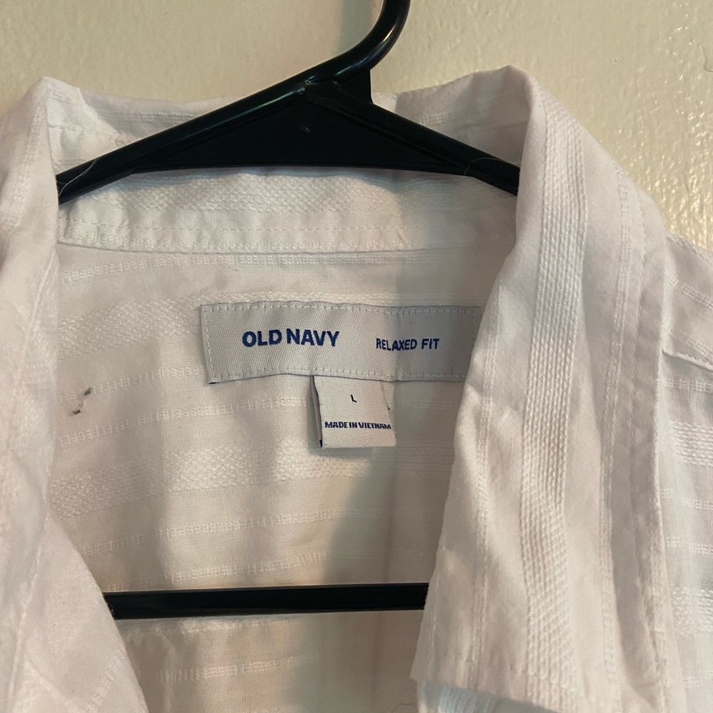 White Old Navy short sleeve button up. Size L